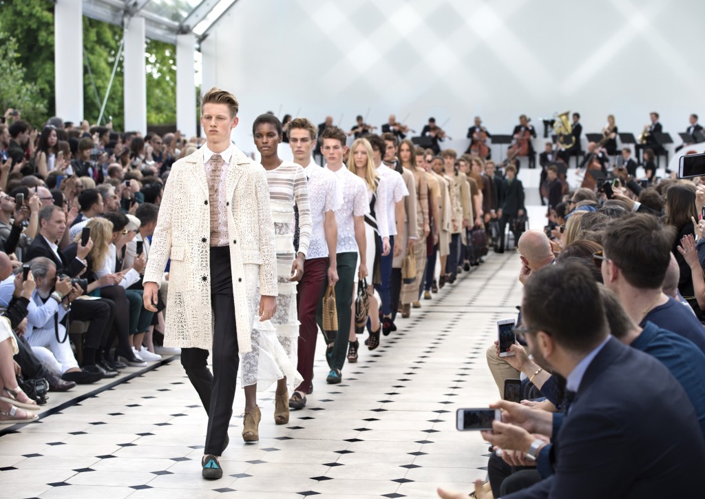 Burberry Menswear Spring Summer 2016 Show Finale_001