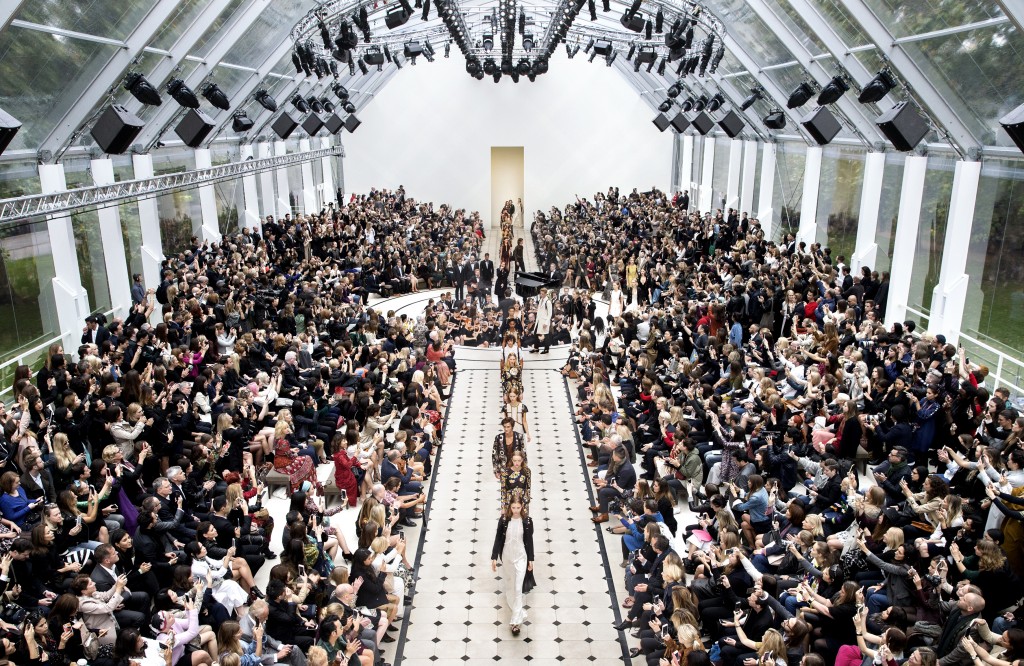 Burberry Womenswear S_S16 Show Finale_002