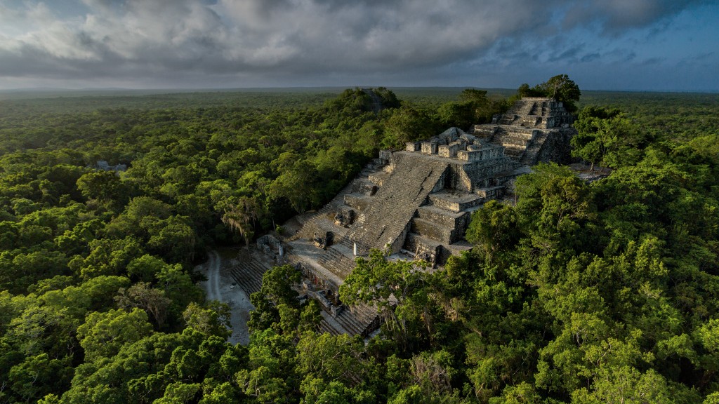 01-calakmul-maya-pyramid