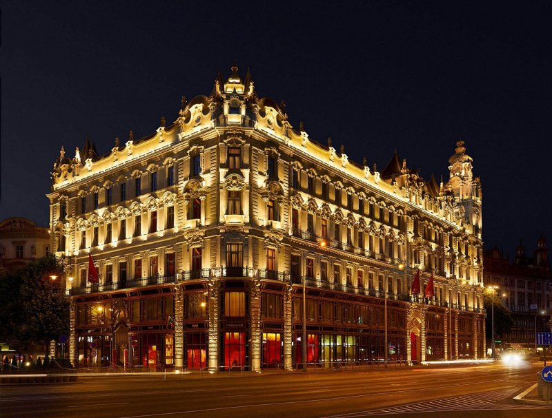 hotel-buddha-bar-budapest-exterior-01-800x608